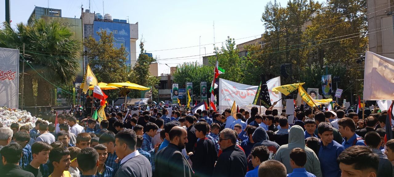 تجمع فرهنگیان و دانش آموزان در حمایت از جبهه مقاومت در میدان فلسطین