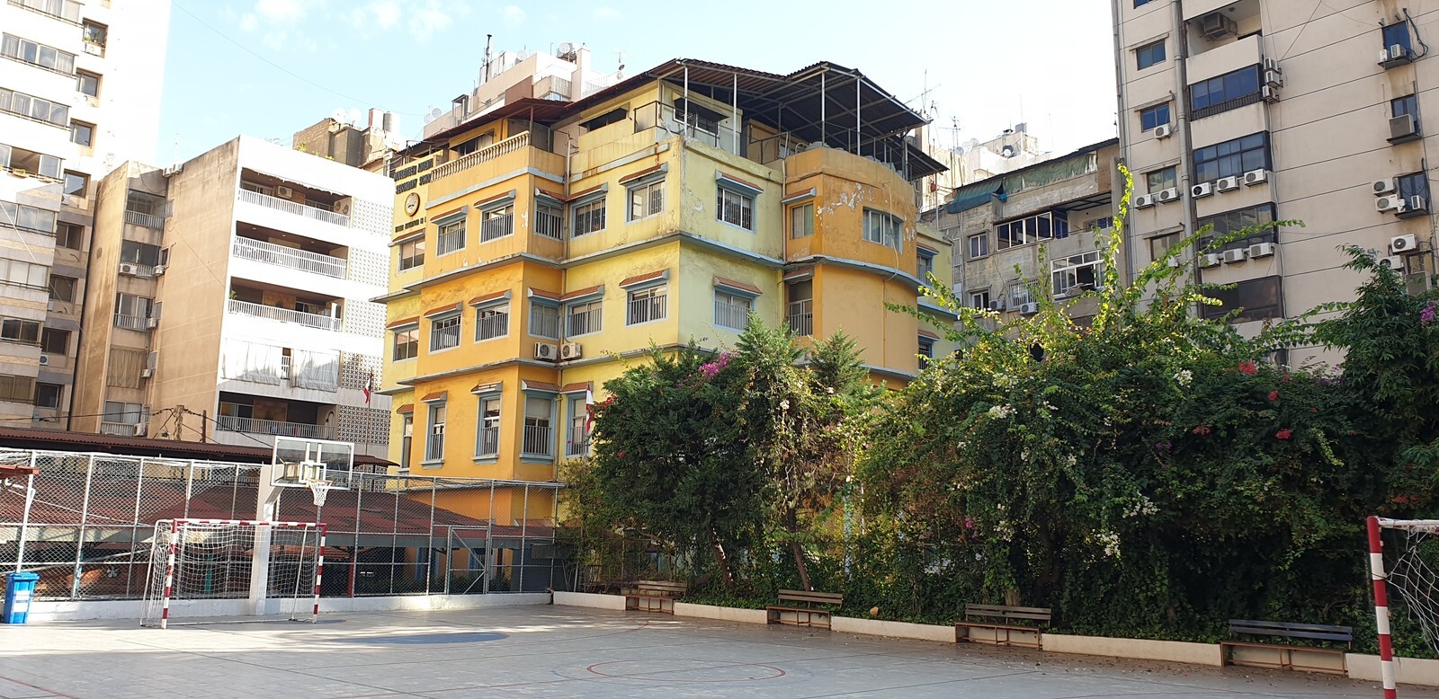 یک مدرسه مسیحیت به پناهگاهی در لبنان تبدیل شد یک مدرسه مسیحیت به پناهگاهی در لبنان تبدیل شد