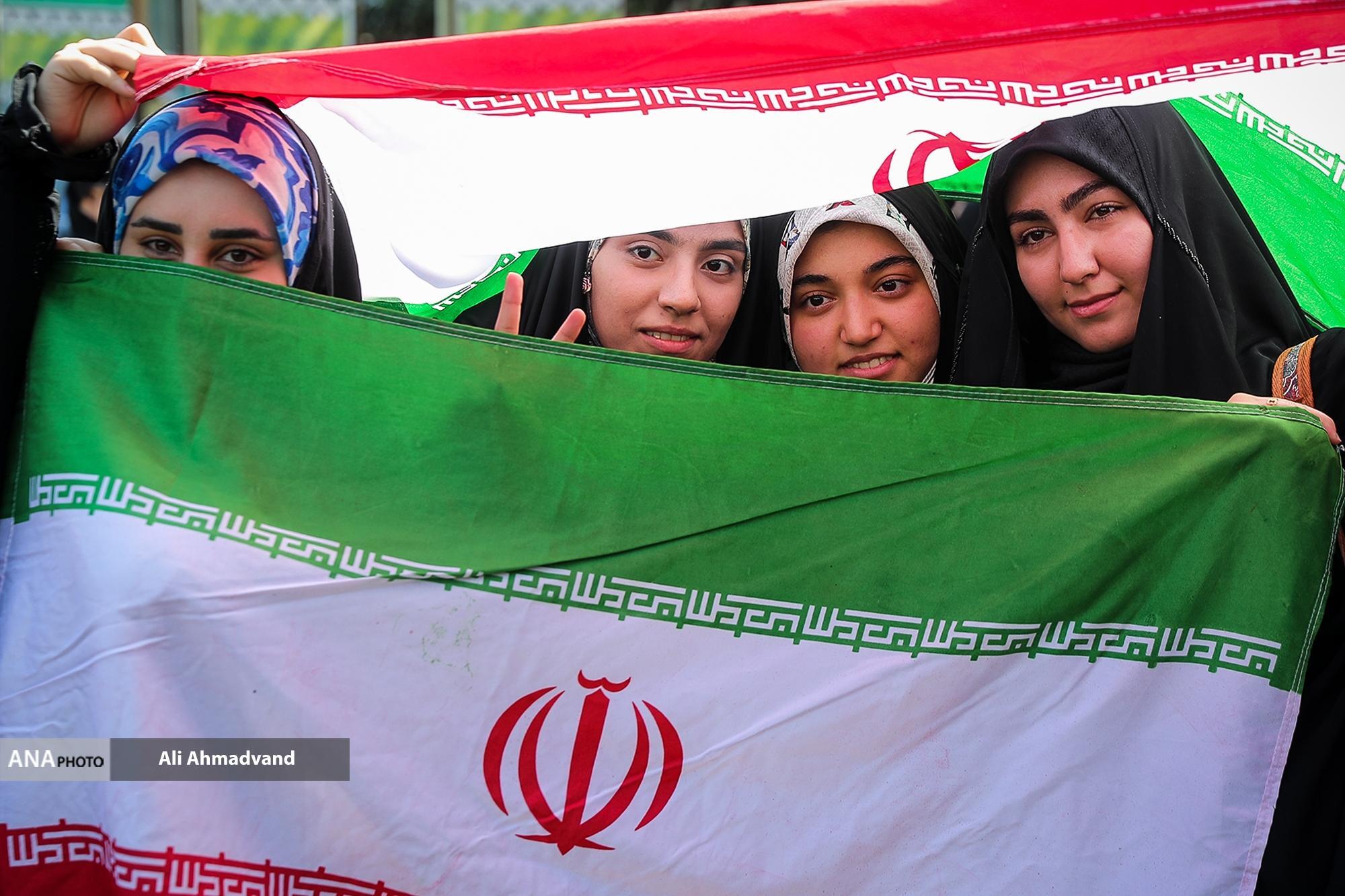 غریو خشم دختران و پسران تهرانی گوش دنیا برده است غریو خشم دختران و پسران تهرانی گوش دنیا برده است