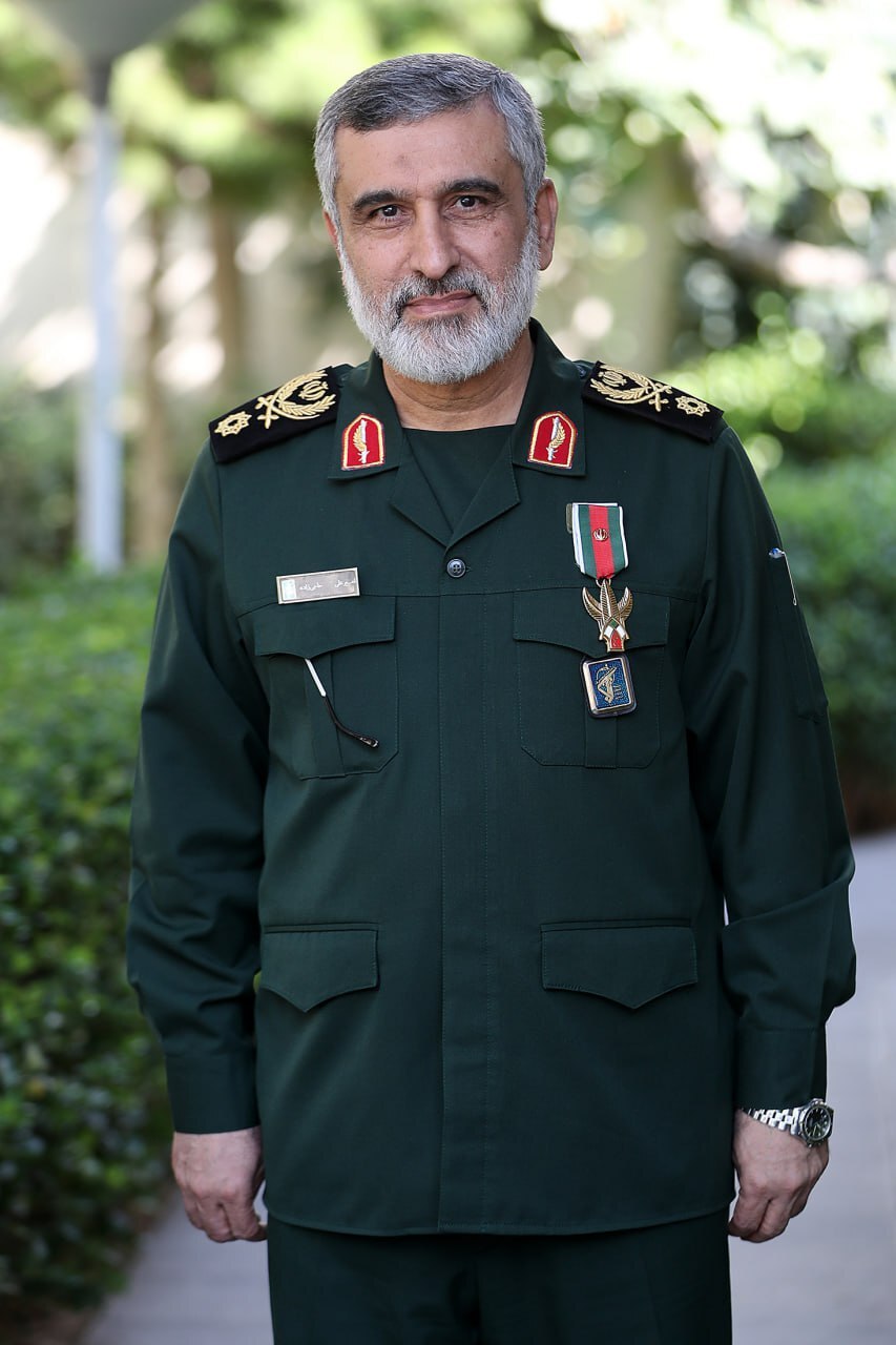 اعطای «نشان فتح» به سردار حاجیزاده از سوی رهبر انقلاب +عکس اعطای «نشان فتح» به سردار حاجیزاده از سوی رهبر انقلاب +عکس