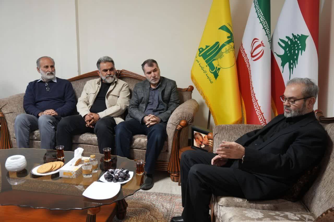 هنرمندان انقلابی در دفتر نمایندگی حزب‌الله در تهران حضور یافتند