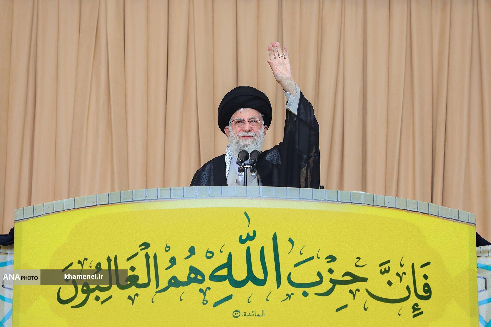 چند پرده از متفاوت‌ترین نماز جمعه قرن جدید