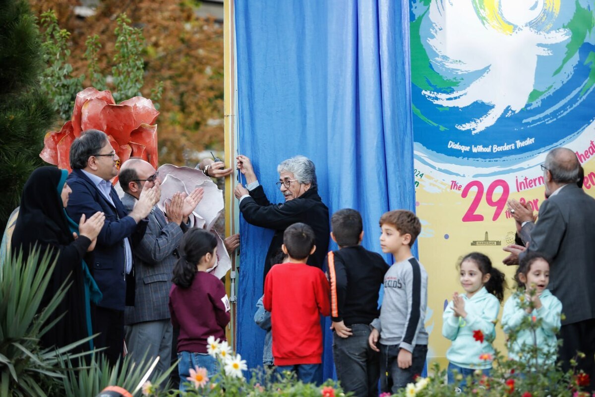 پوستر جشنواره تئاتر کودک رونمایی شد  زیرساخت‌ها و تجهیزات تئاتری همدان اعتبارسنجی شد