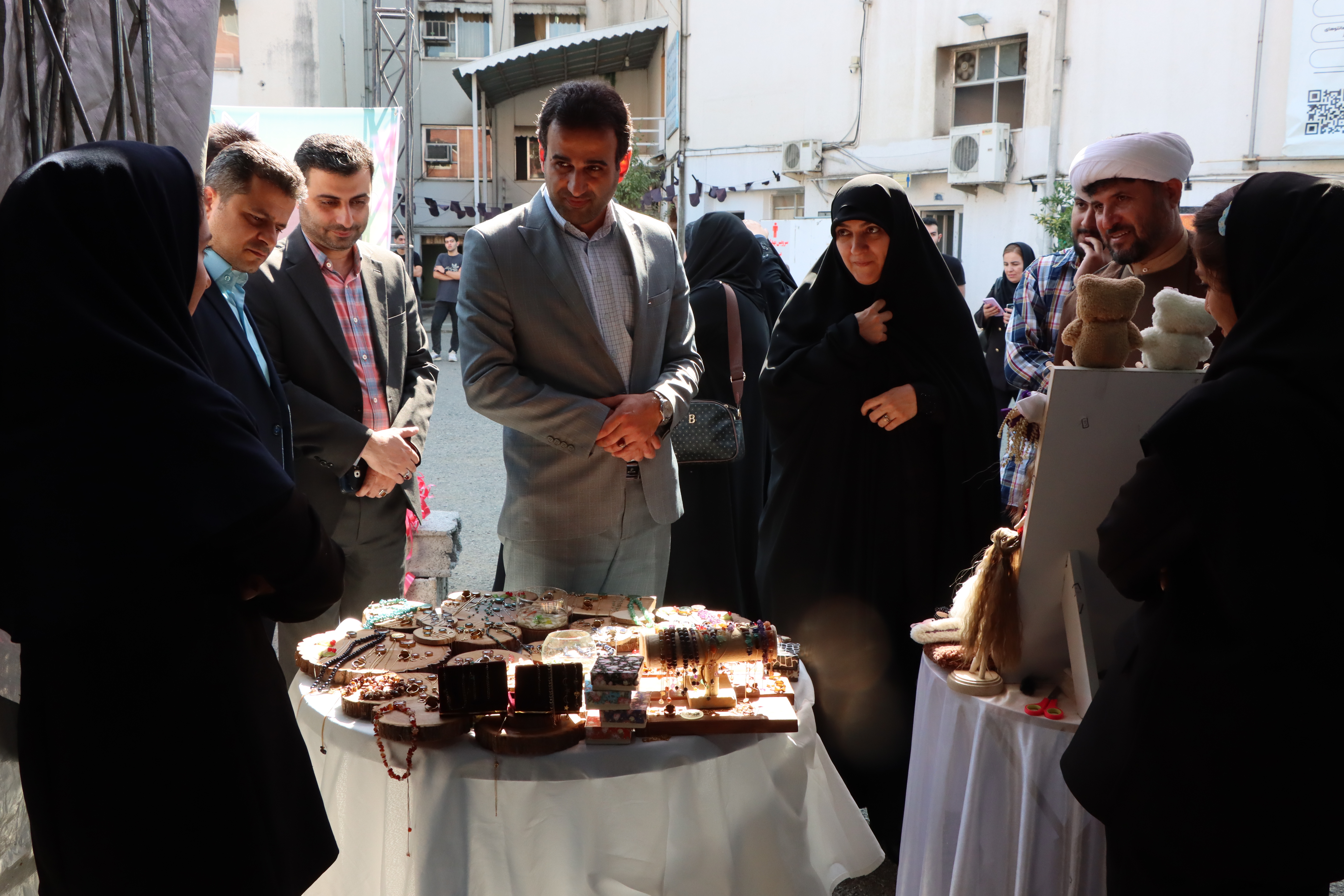 نمایشگاه صنایع خلاق دانشجویان دانشگاه آزاد رشت گشایش یافت نمایشگاه صنایع خلاق دانشجویان دانشگاه آزاد رشت گشایش یافت