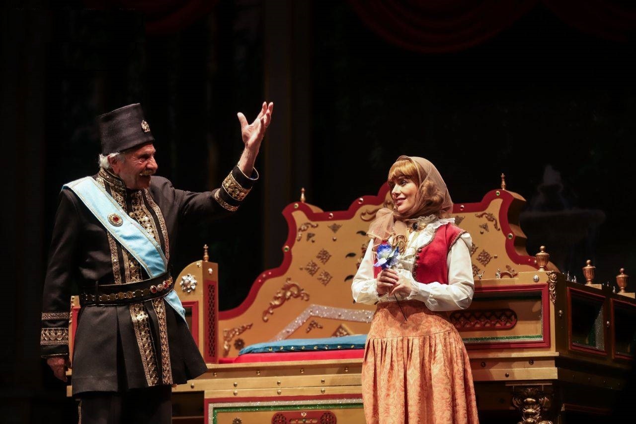 «باغ شبنمای ما» یک ترکیب جادویی از اکبر رادی و هادی مرزبان است «باغ شبنمای ما» یک ترکیب جادویی از اکبر رادی و هادی مرزبان است