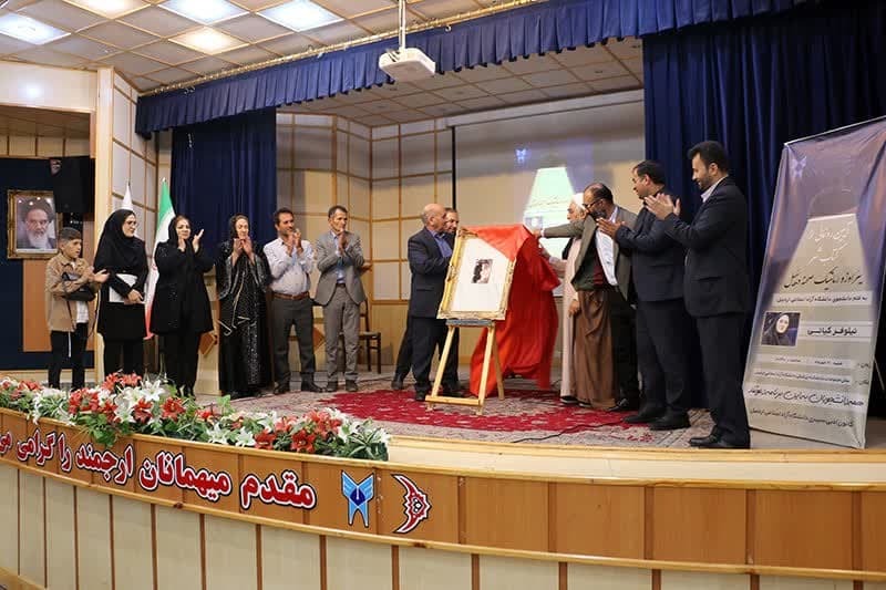 واحدیزاده: انسان زیباترین و بزرگترین شعر خداوند است واحدیزاده: انسان زیباترین و بزرگترین شعر خداوند است