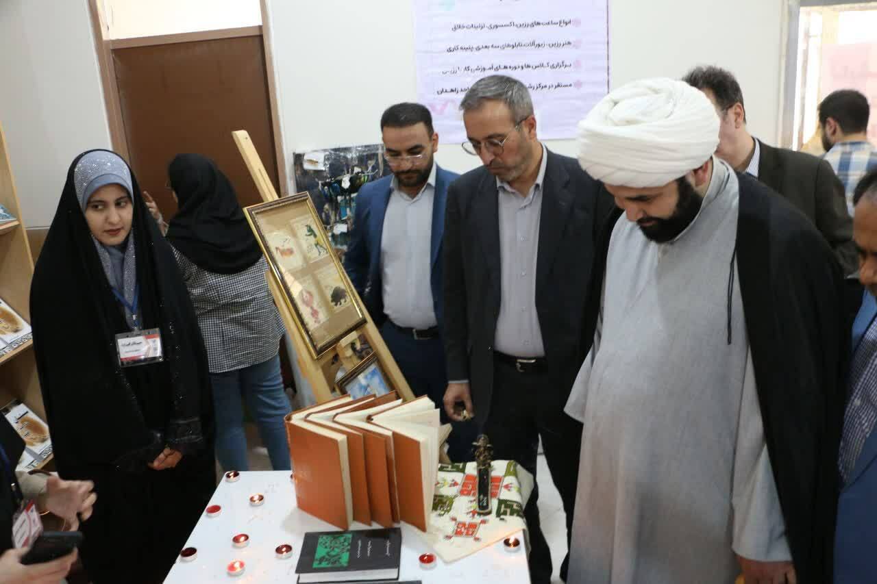 گشایش نمایشگاه فرهنگ اقوام در دانشگاه آزاد زاهدان