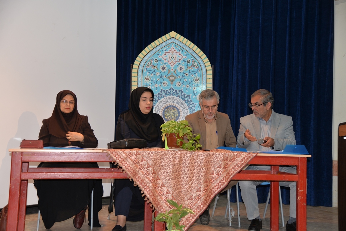 فاصله از محتوا و مضمون در کمین شعر جوان/ شاعران آثار بزرگان را مطالعه کنند فاصله از محتوا و مضمون در کمین شعر جوان/ شاعران آثار بزرگان را مطالعه کنند