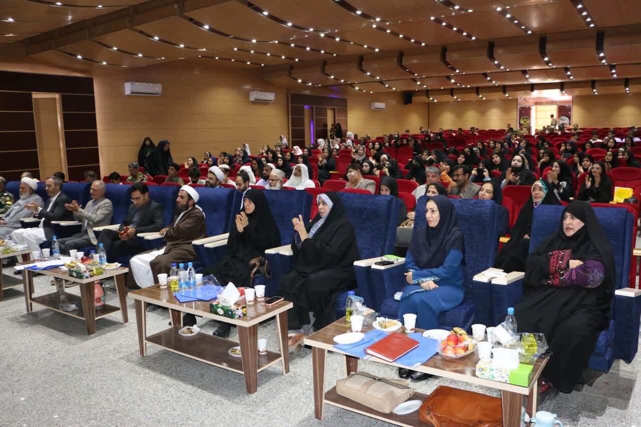 اسلام به بانوان کرامت، حرمت و آزادی بخشید اسلام به بانوان کرامت، حرمت و آزادی بخشید