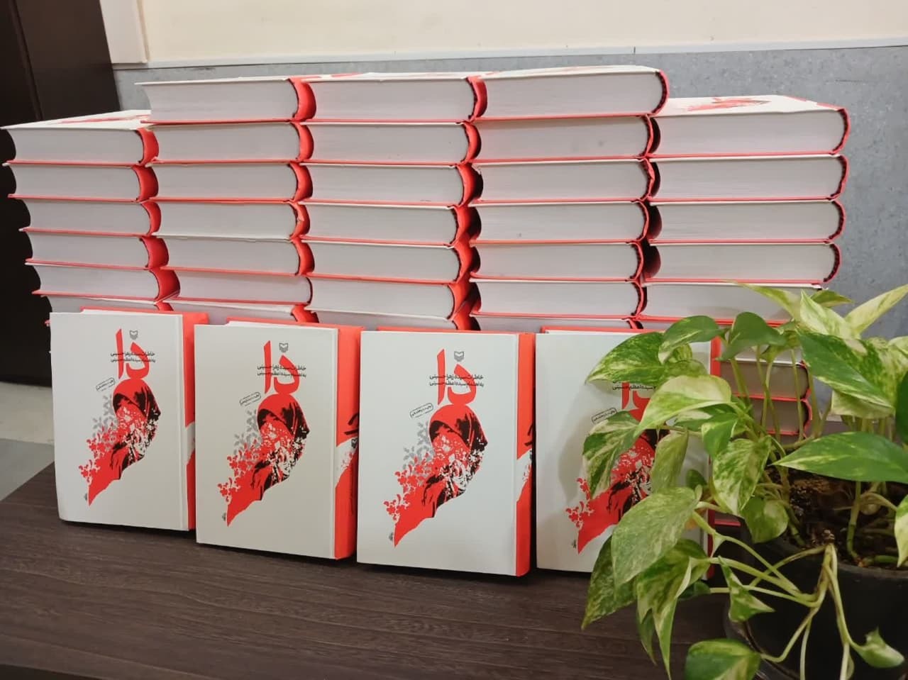 اهدای ۱۰۰ جلد کتاب «دا» به دانشآموزان و دانشجویان/آبشیرینی: کتب دفاع مقدس بخشی از تاریخ شفاهی ایران هستند اهدای ۱۰۰ جلد کتاب «دا» به دانشآموزان و دانشجویان/آبشیرینی: کتب دفاع مقدس بخشی از تاریخ شفاهی ایران هستند