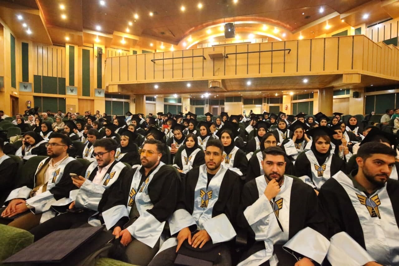 چه بسیار کهنسالانی که در فراق جوانی اشک ندامت ریخته‌اند