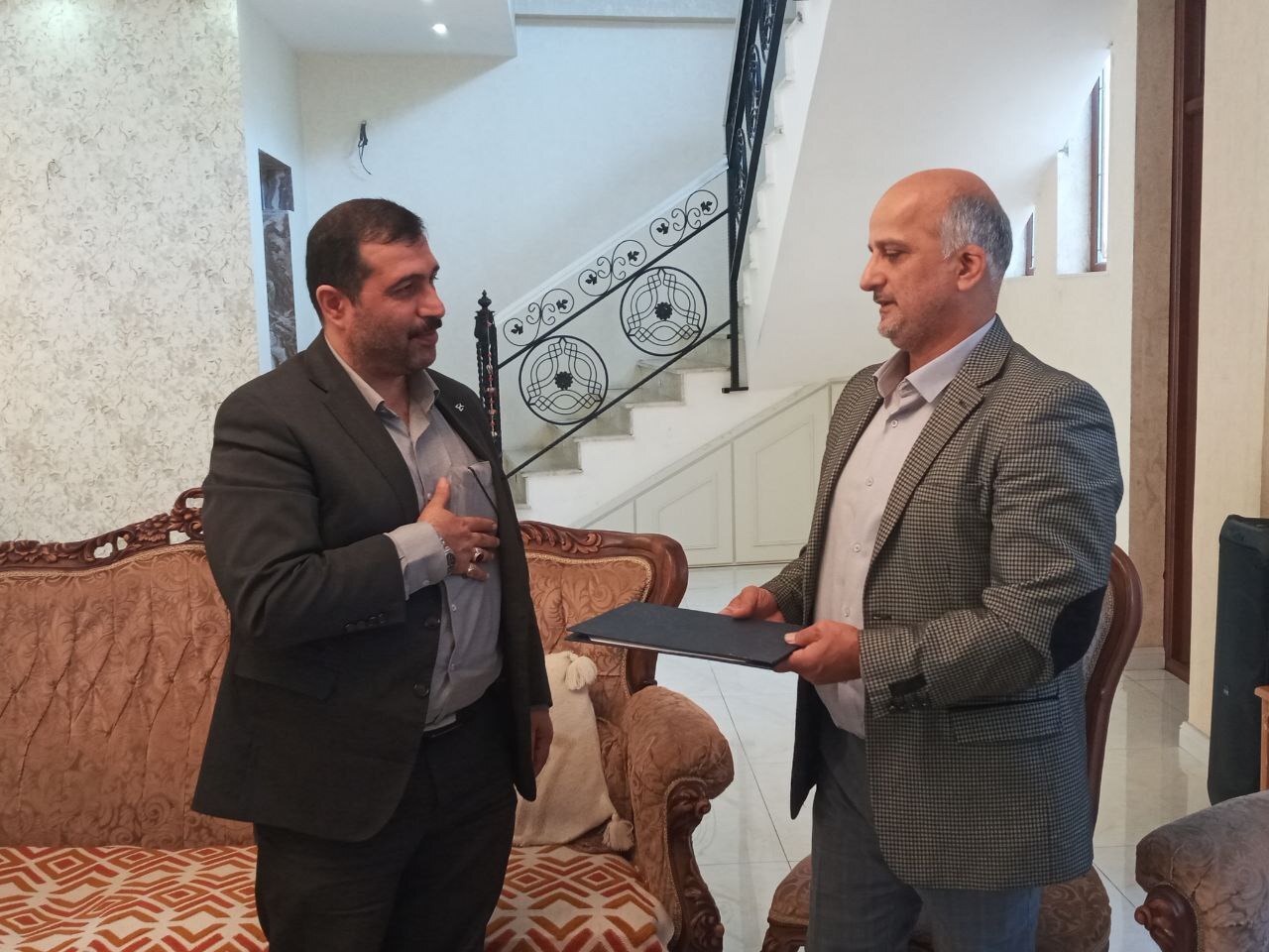 شهدا در مدرسه عشق درس آموختند/باید از خانواده شهدا درس معرفت بیاموزیم شهدا در مدرسه عشق درس آموختند/باید از خانواده شهدا درس معرفت بیاموزیم