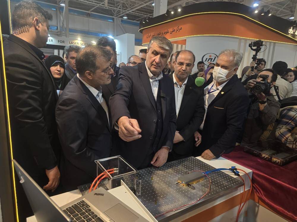 اسلامی از جدیدترین دستاوردهای ایران در حوزه لیزر رونمایی کرد +عکس