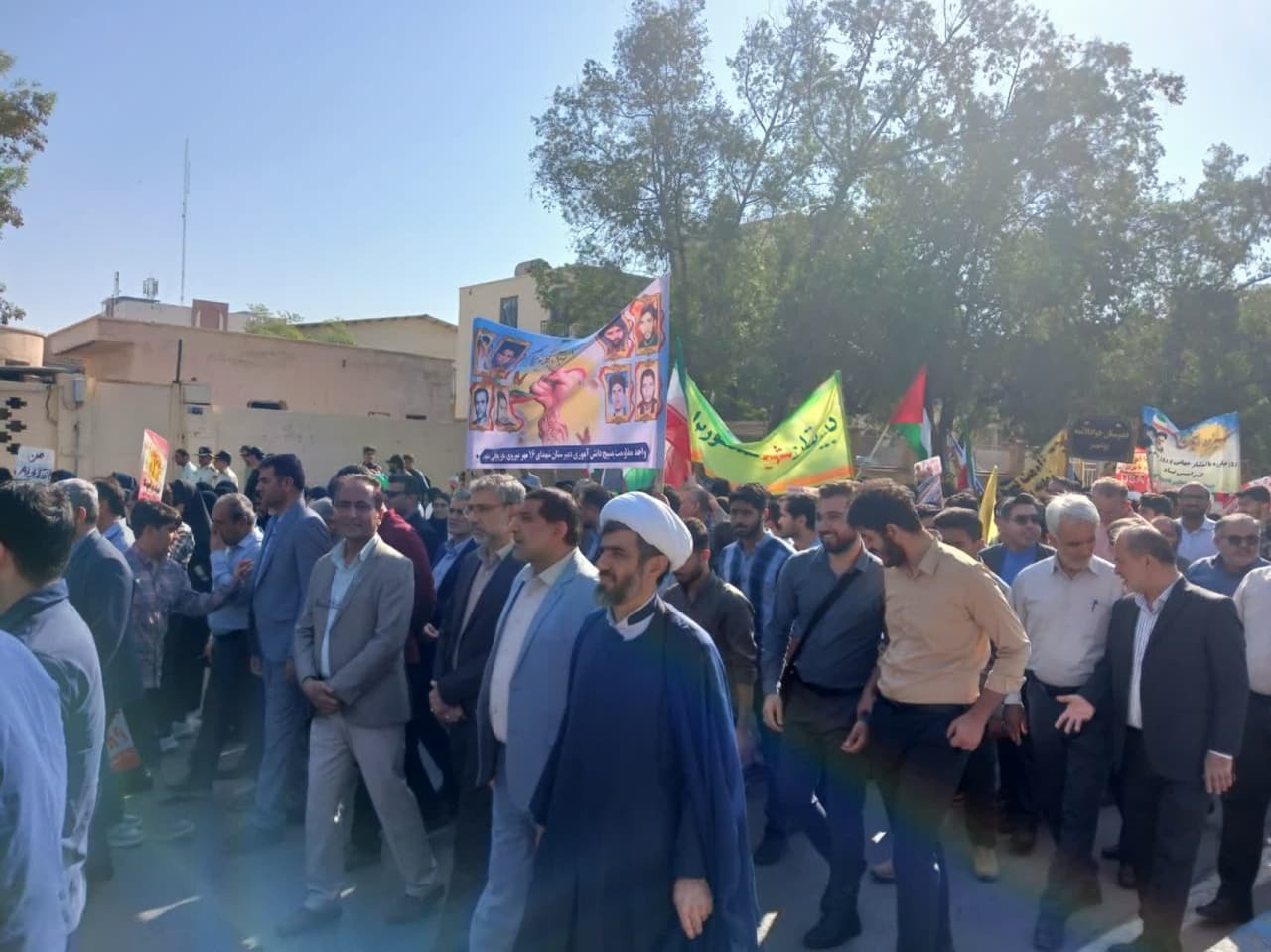 غریو «مرگ بر اسرائیل» و «مرگ بر آمریکا» دانشآموزان بر سر استکبار؛ همدردی با کودکان فلسطینی و لبنانی غریو «مرگ بر اسرائیل» و «مرگ بر آمریکا» دانشآموزان بر سر استکبار؛ همدردی با کودکان فلسطینی و لبنانی