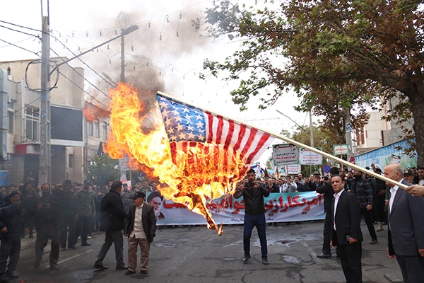 غریو «مرگ بر اسرائیل» و «مرگ بر آمریکا» دانشآموزان بر سر استکبار؛ همدردی با کودکان فلسطینی و لبنانی غریو «مرگ بر اسرائیل» و «مرگ بر آمریکا» دانشآموزان بر سر استکبار؛ همدردی با کودکان فلسطینی و لبنانی
