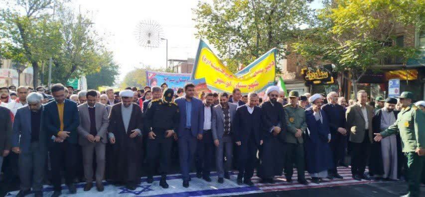 غریو «مرگ بر اسرائیل» و «مرگ بر آمریکا» دانشآموزان بر سر استکبار؛ همدردی با کودکان فلسطینی و لبنانی غریو «مرگ بر اسرائیل» و «مرگ بر آمریکا» دانشآموزان بر سر استکبار؛ همدردی با کودکان فلسطینی و لبنانی