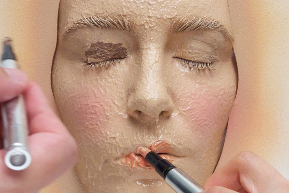 رنگ و لعاب خطرناک/ لوازم آرایشی تقلبی ارزش ریسک را دارد؟ رنگ و لعاب خطرناک/ لوازم آرایشی تقلبی ارزش ریسک را دارد؟