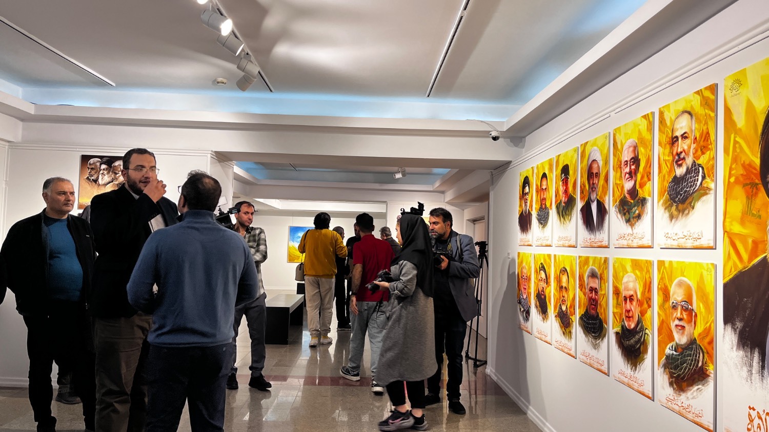 «ققنوس قدس» بال و پر گشود/ نقاشی فرماندهان حزب الله دیوارکوب حوزه هنری شد «ققنوس قدس» بال و پر گشود/ نقاشی فرماندهان حزب الله دیوارکوب حوزه هنری شد