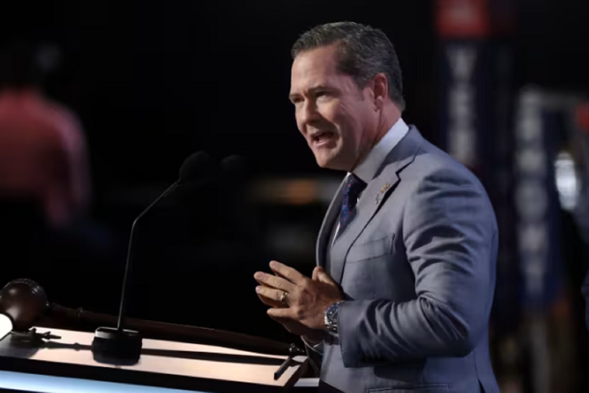 ترامپ بازهای شکاری را رها کرد ترامپ بازهای شکاری را رها کرد