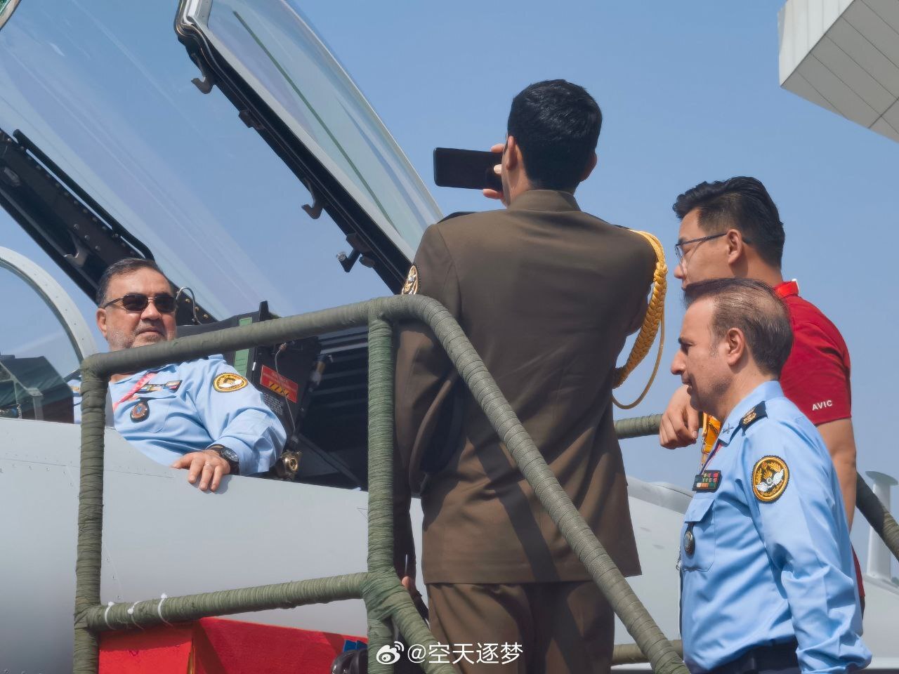 حضور هیئت ایرانی در نمایشگاه هوافضای ژوهای چین