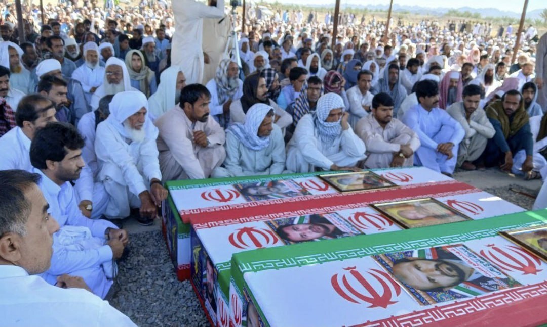 پیکر شهدای حادثه تروریستی سیرکان تشییع شد