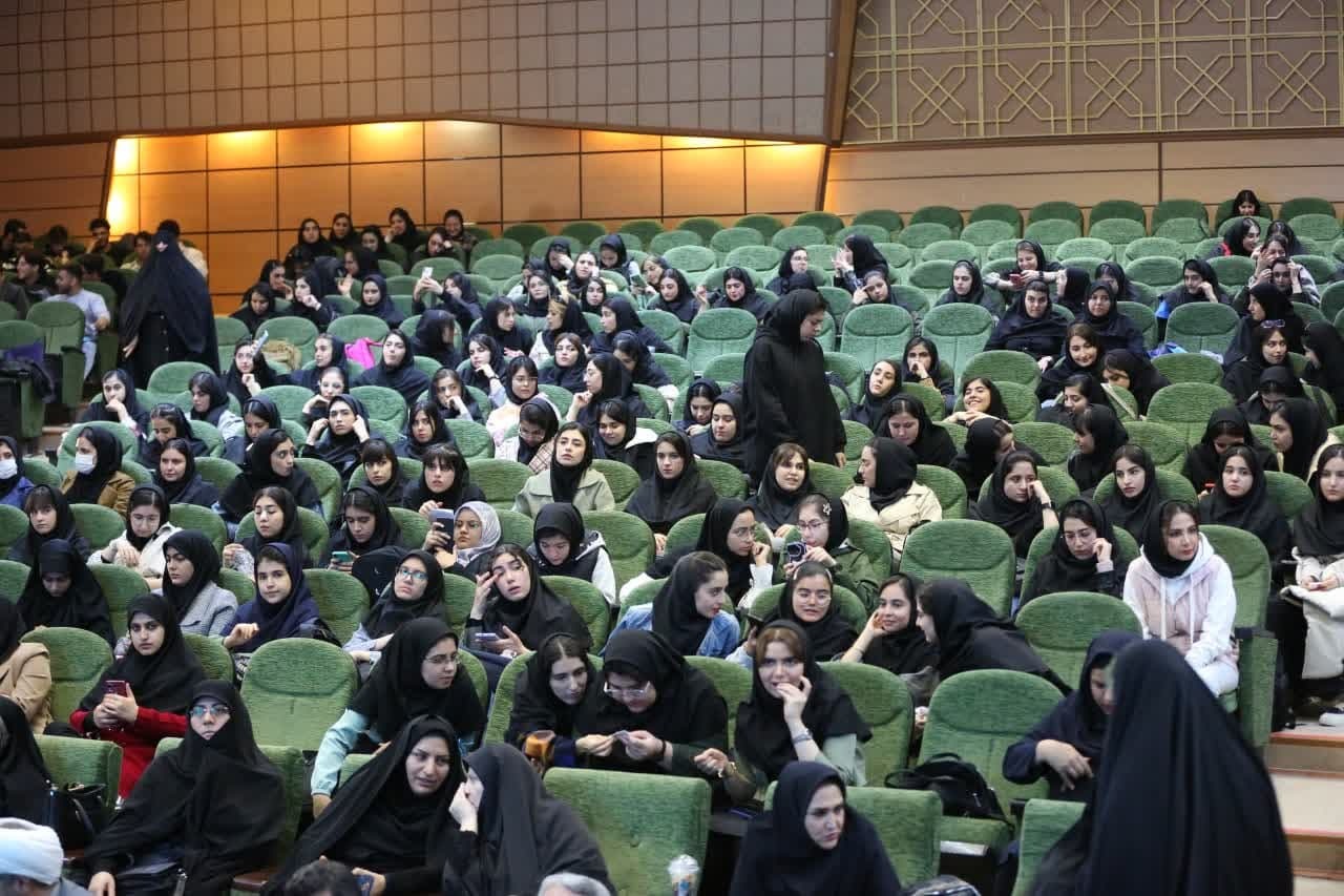 غنیزاده خطاب به نودانشجویان: با گامهای استوار در مسیر ارتقای کشور حرکت کنید غنیزاده خطاب به نودانشجویان: با گامهای استوار در مسیر ارتقای کشور حرکت کنید