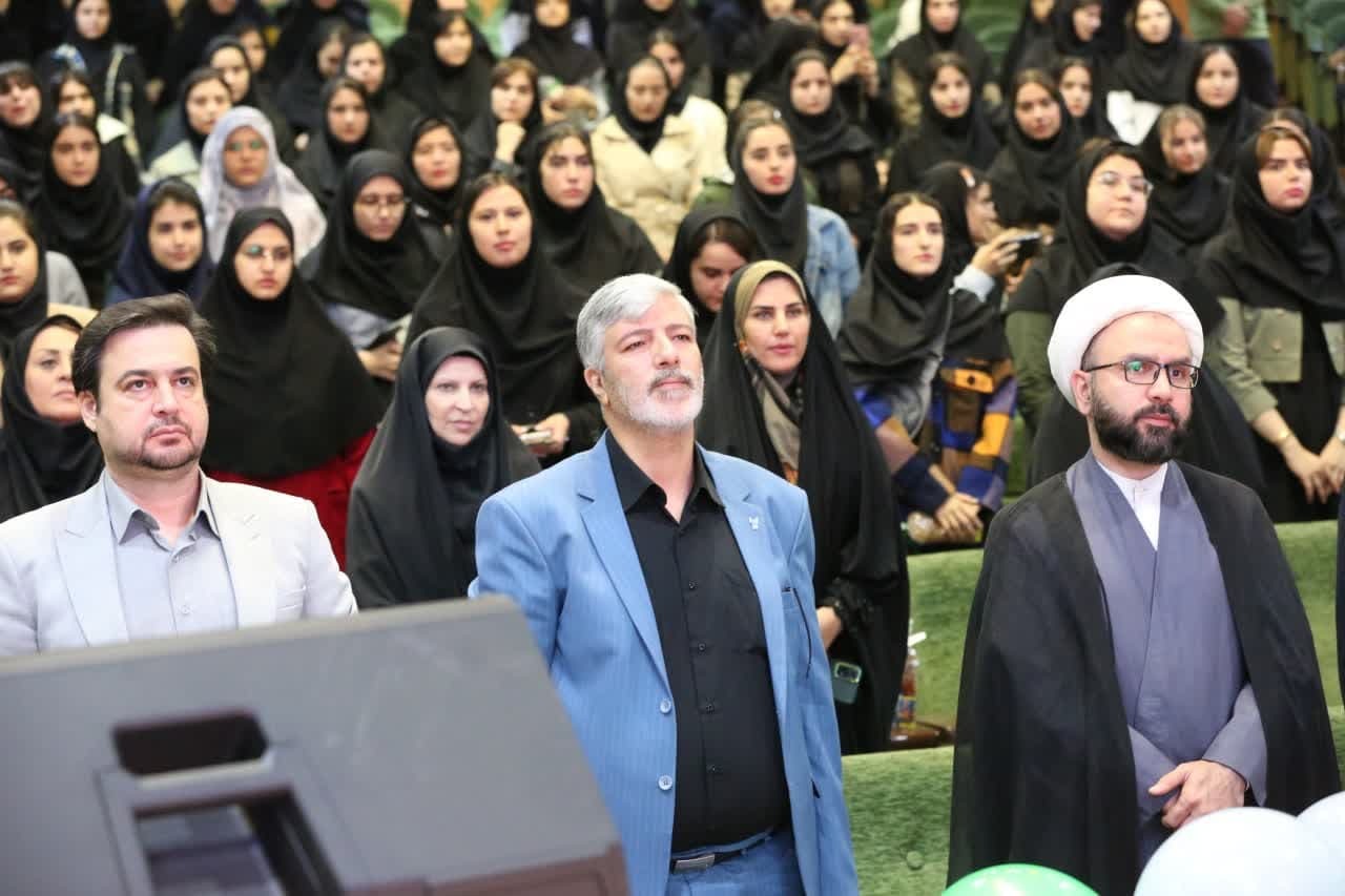 هیچ چیز به اندازه کمفروشی به دانشجو آسیب نمیزند هیچ چیز به اندازه کمفروشی به دانشجو آسیب نمیزند