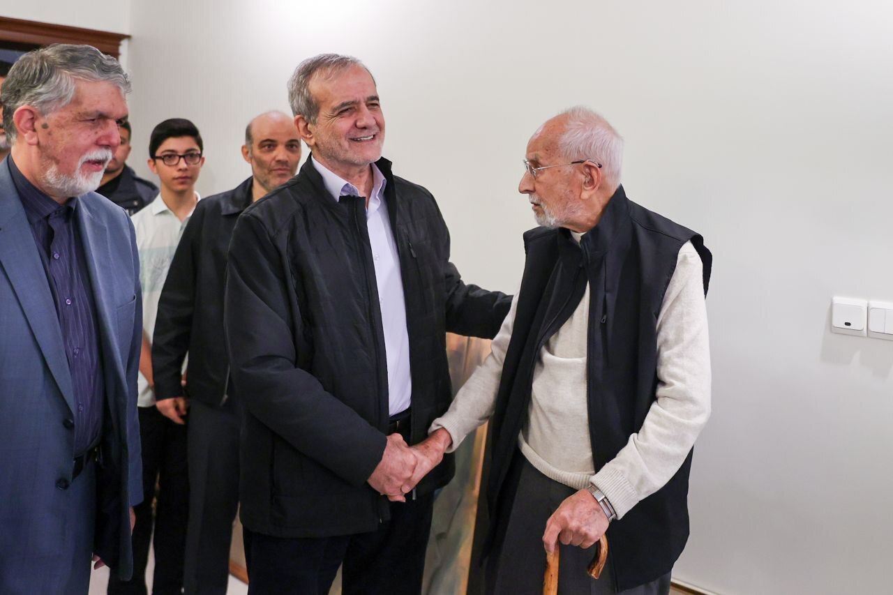 دیدار رئیسجمهور و وزیر فرهنگ با محمدعلی موحد دیدار رئیسجمهور و وزیر فرهنگ با محمدعلی موحد