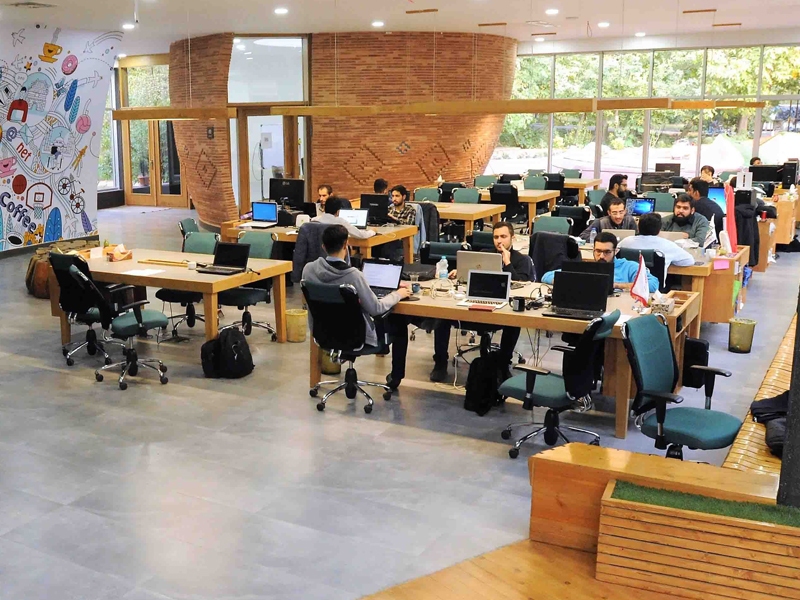 چرا شرکتهای بزرگ ایرانی به فضاهای کار اشتراکی روی نمیآورند؟ چرا شرکتهای بزرگ ایرانی به فضاهای کار اشتراکی روی نمیآورند؟