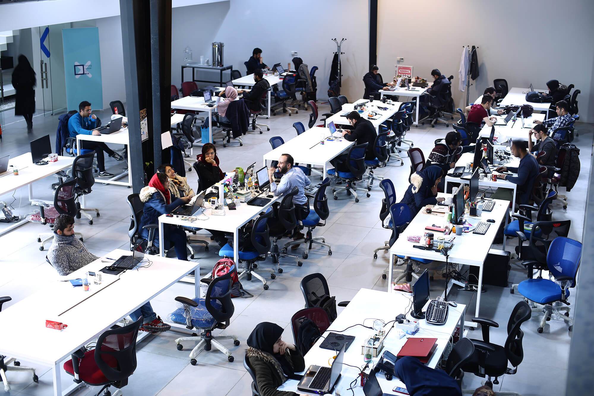 چرا شرکتهای بزرگ ایرانی به فضاهای کار اشتراکی روی نمیآورند؟ چرا شرکتهای بزرگ ایرانی به فضاهای کار اشتراکی روی نمیآورند؟