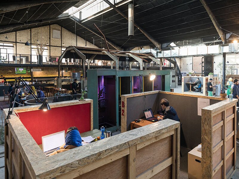 چرا شرکتهای بزرگ ایرانی به فضاهای کار اشتراکی روی نمیآورند؟ چرا شرکتهای بزرگ ایرانی به فضاهای کار اشتراکی روی نمیآورند؟