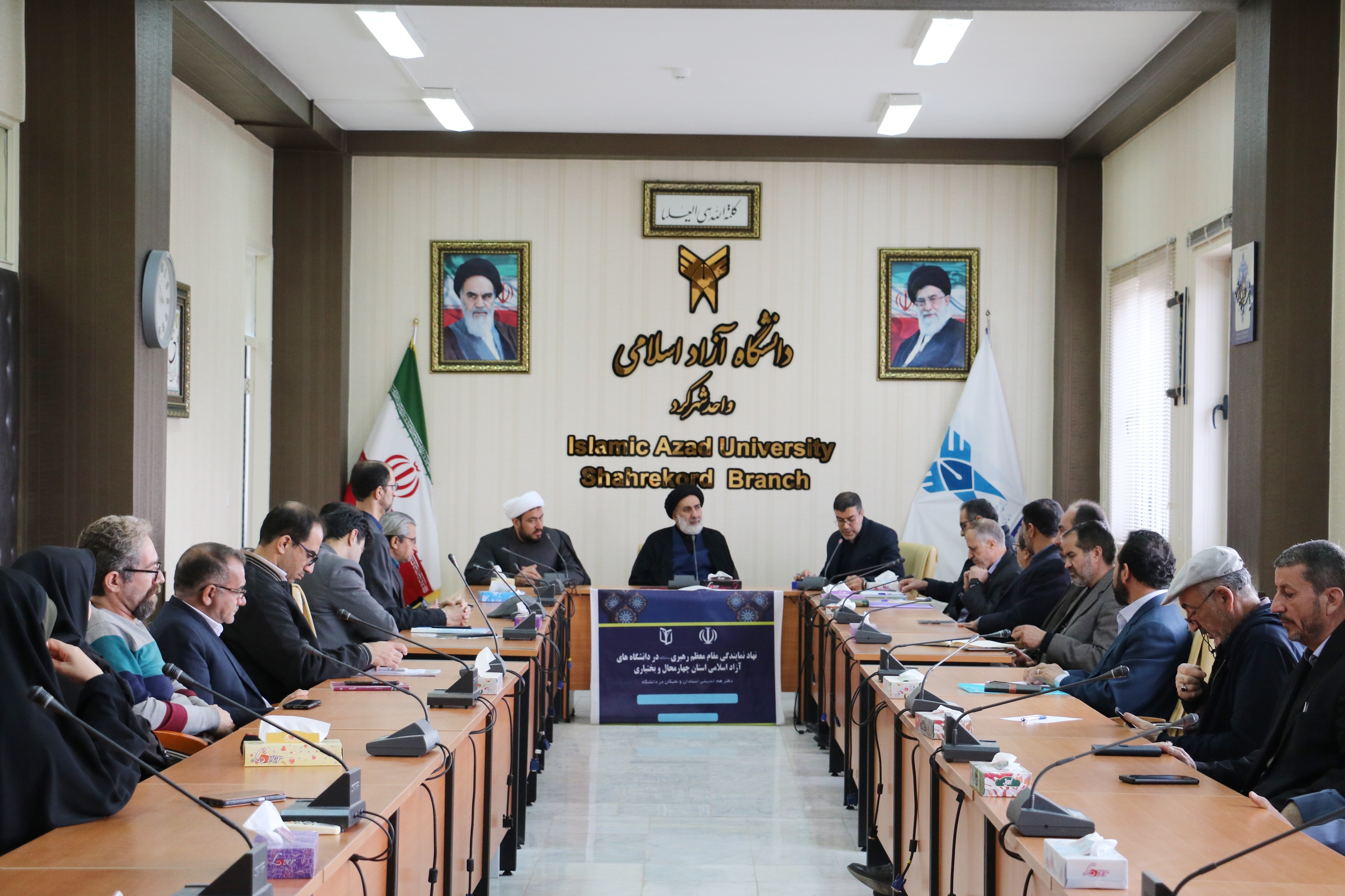 استادان مسئول انتقال دانش علمی و تخصصی به دانشجویان هستند استادان مسئول انتقال دانش علمی و تخصصی به دانشجویان هستند