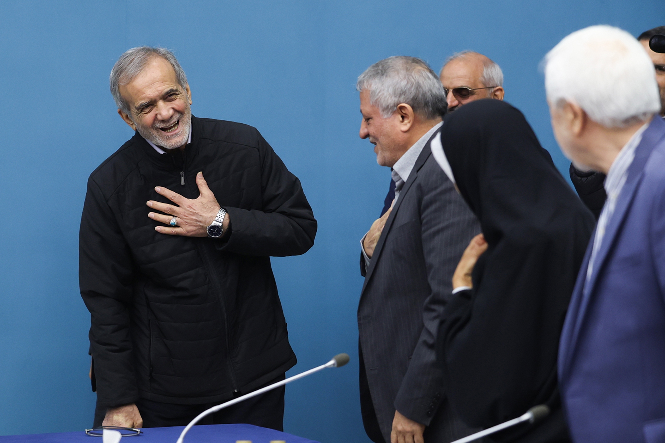 پزشکیان: پذیرش اجتماعی مسائل با کمک دانشگاهیان، احزاب و رسانهها قابل دستیابی است پزشکیان: پذیرش اجتماعی مسائل با کمک دانشگاهیان، احزاب و رسانهها قابل دستیابی است