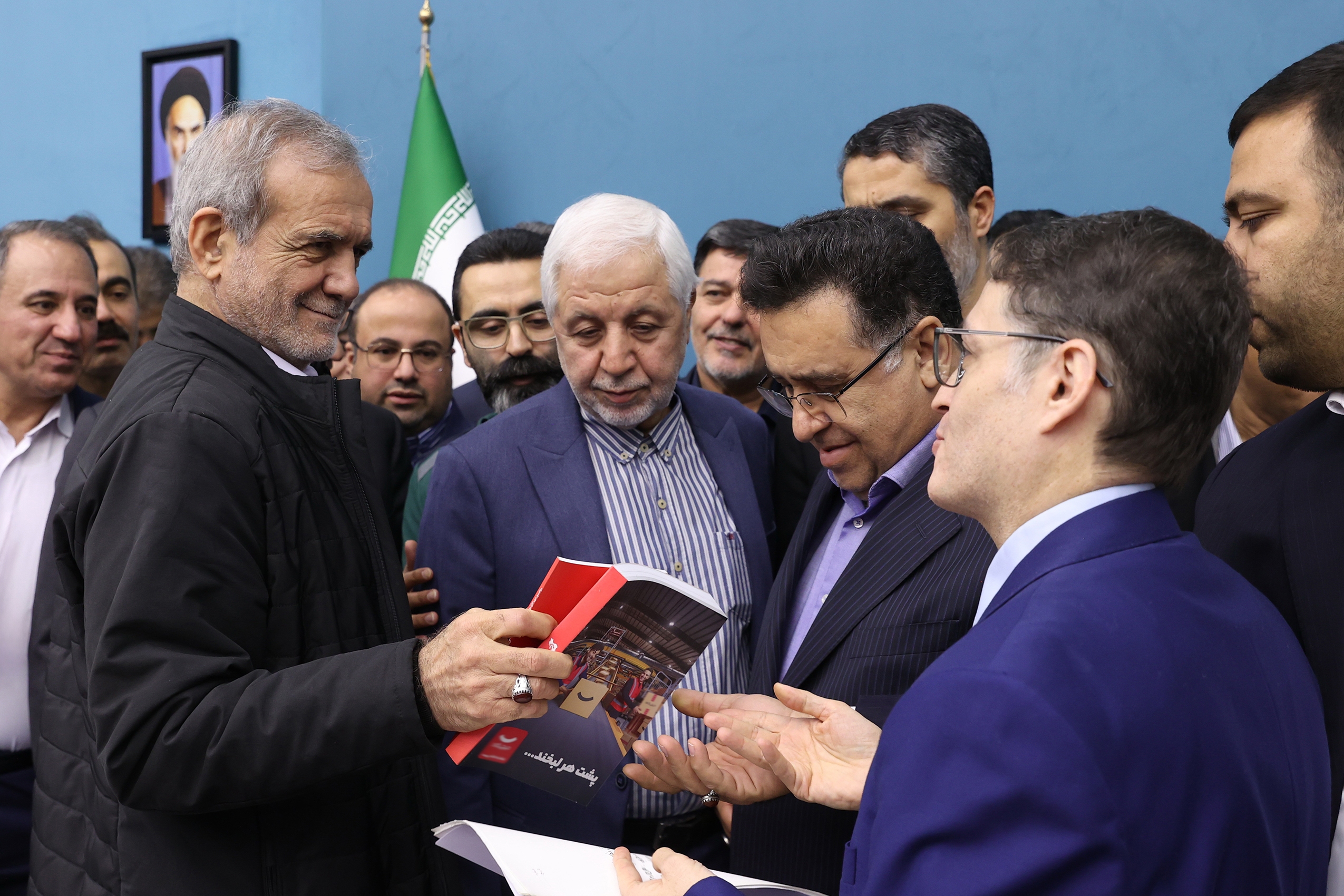 پزشکیان: پذیرش اجتماعی مسائل با کمک دانشگاهیان، احزاب و رسانه‌ها قابل دستیابی است/ در حوزه رفع فیلترینگ به نگاه مشترک بین سران رسیدیم