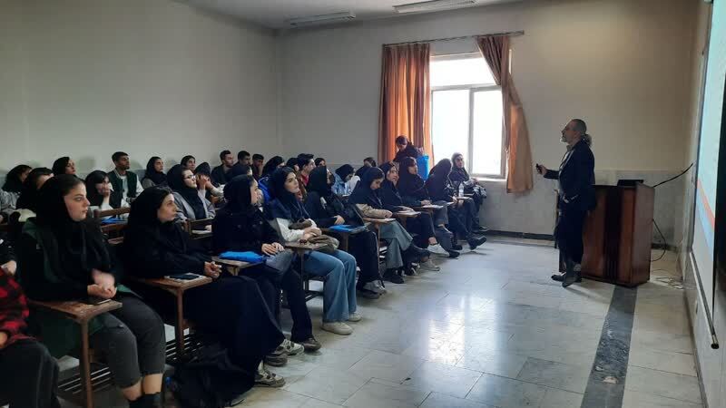 رویداد صدرای دانشگاه آزاد ورامین چگونه گذشت؟/ از پیاده‌سازی الگوی جدید ارتباط دانشگاه و صنعت تا باکتری‌شناسی عملی