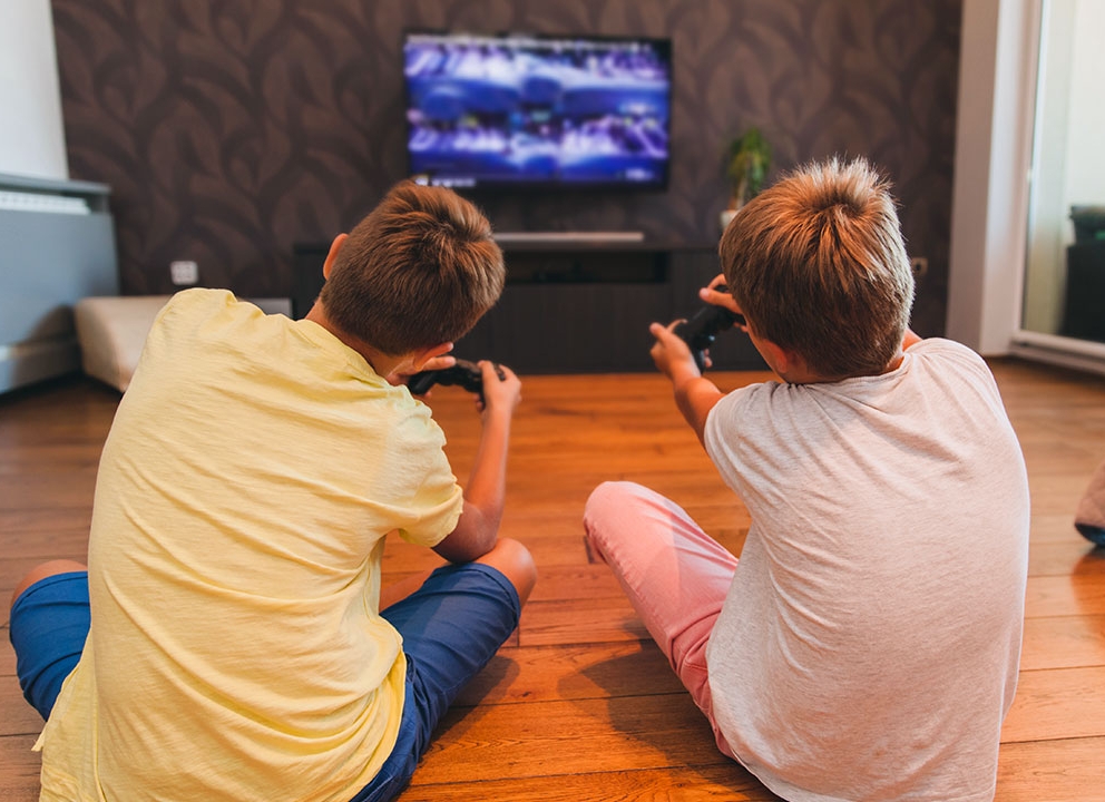 کاهش زمان بازی ویدیویی فرزندتان؛ راهنمای عملی والدین!