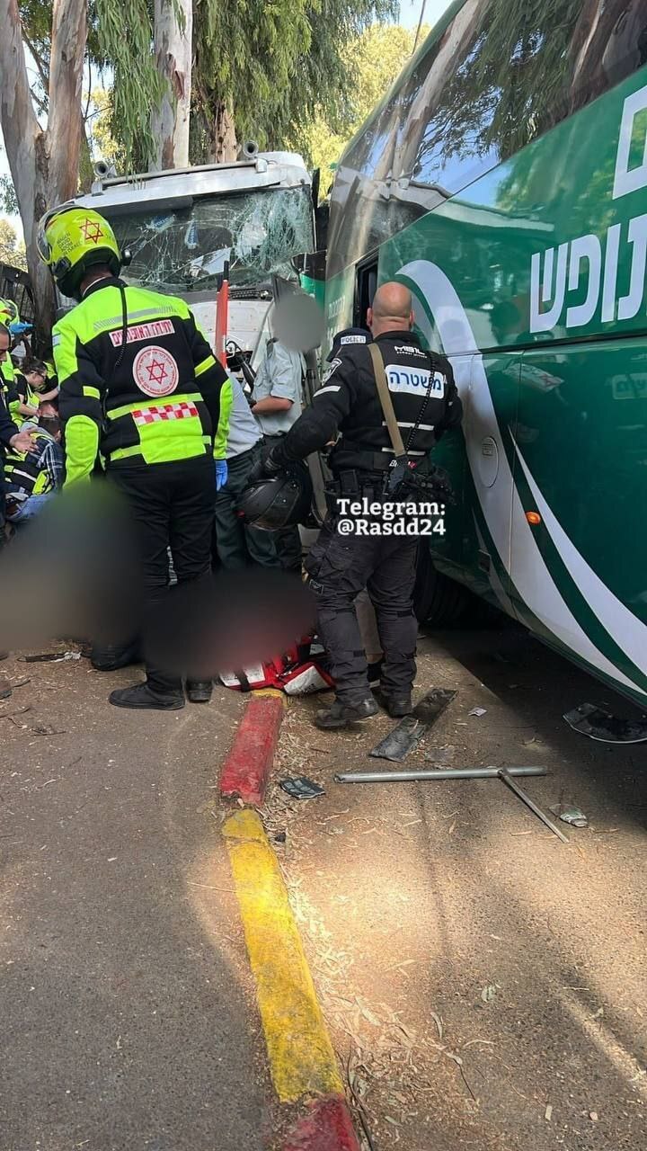 دستکم ۵ کشته و ۵۰ زحمی در عملیات استشهادی فلسطینیان +فیلم و عکس دستکم ۵ کشته و ۵۰ زحمی در عملیات استشهادی فلسطینیان +فیلم و عکس