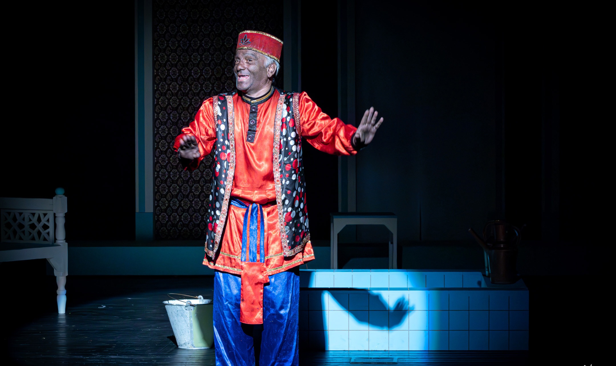 تئاتر کمدی کم شأن نیست/خنداندن مردم کار دشواری است