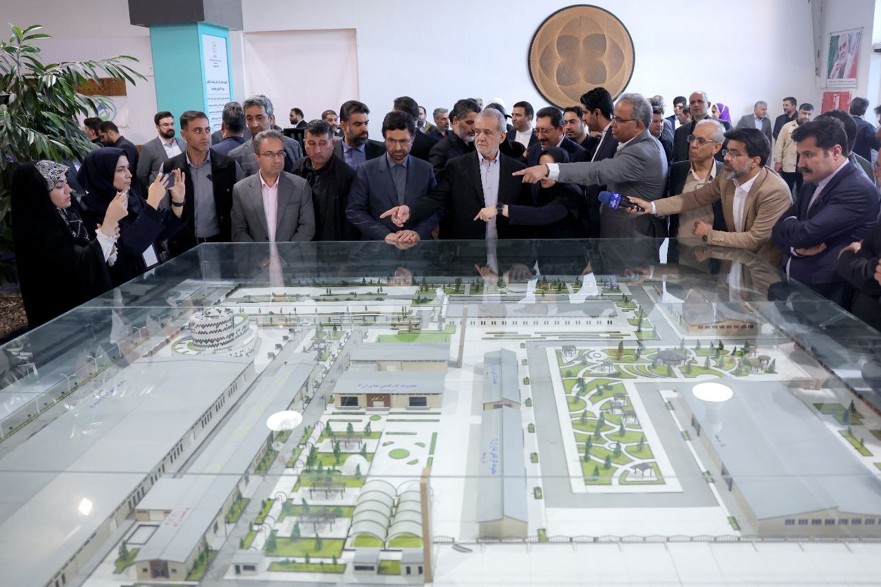 رئیسجمهور از پارک علم و فناوری زاهدان بازدید کرد رئیسجمهور از پارک علم و فناوری زاهدان بازدید کرد