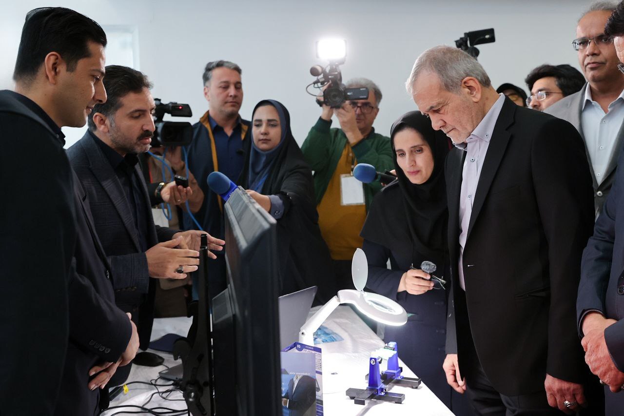 رئیس‌جمهور از پارک علم و فناوری زاهدان بازدید کرد