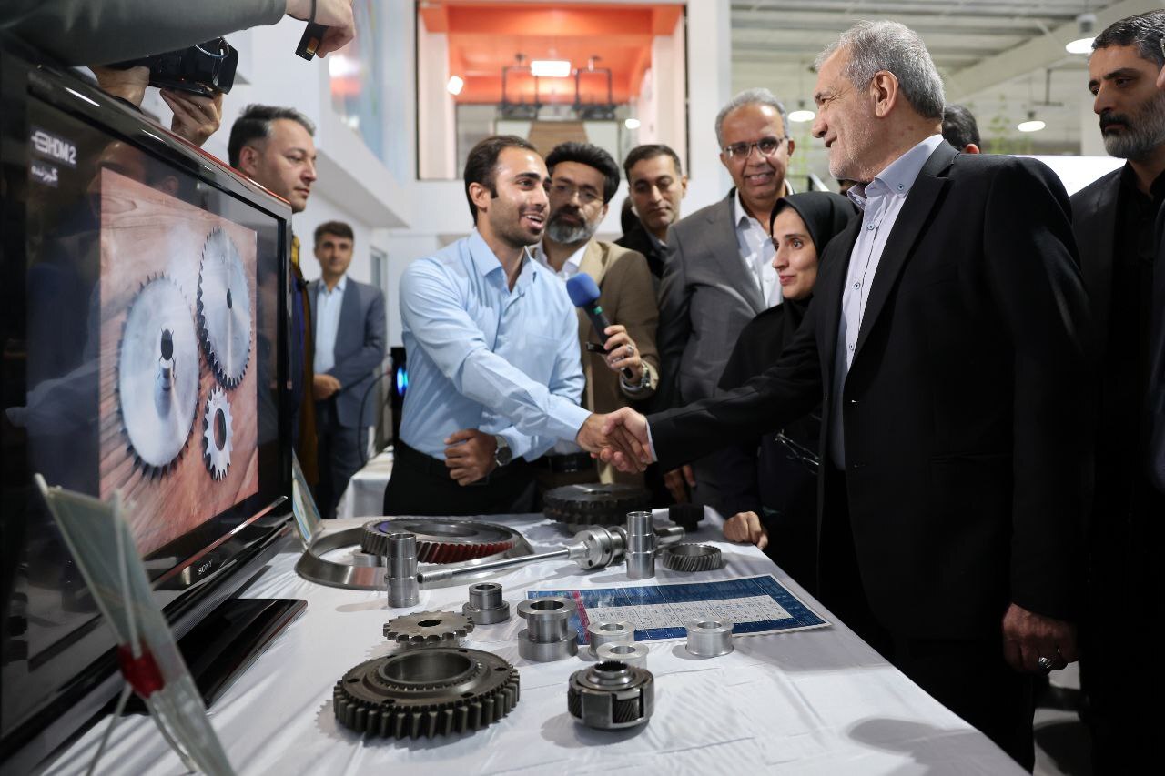 رئیس‌جمهور از پارک علم و فناوری زاهدان بازدید کرد