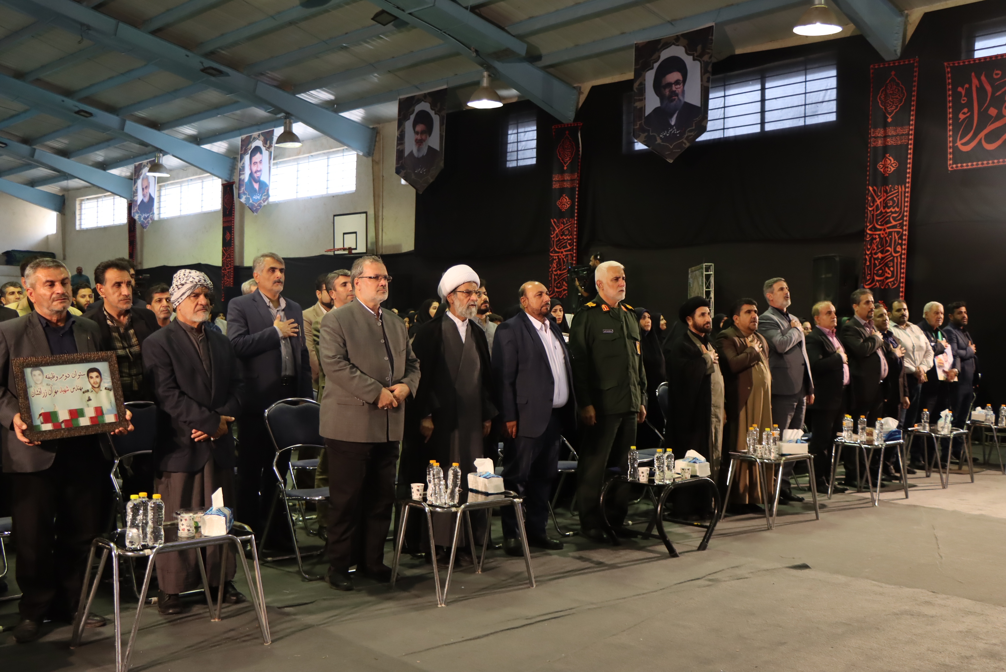 شهدای استان خوزستان ویژه و بینظیرند؛ آنان در خانه از انقلاب و اسلامی دفاع کردند شهدای استان خوزستان ویژه و بینظیرند؛ آنان در خانه از انقلاب و اسلامی دفاع کردند