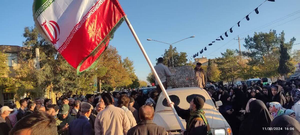 حضور دانشگاهیان ارسنجان در مراسم بدرقه شهید گمنام