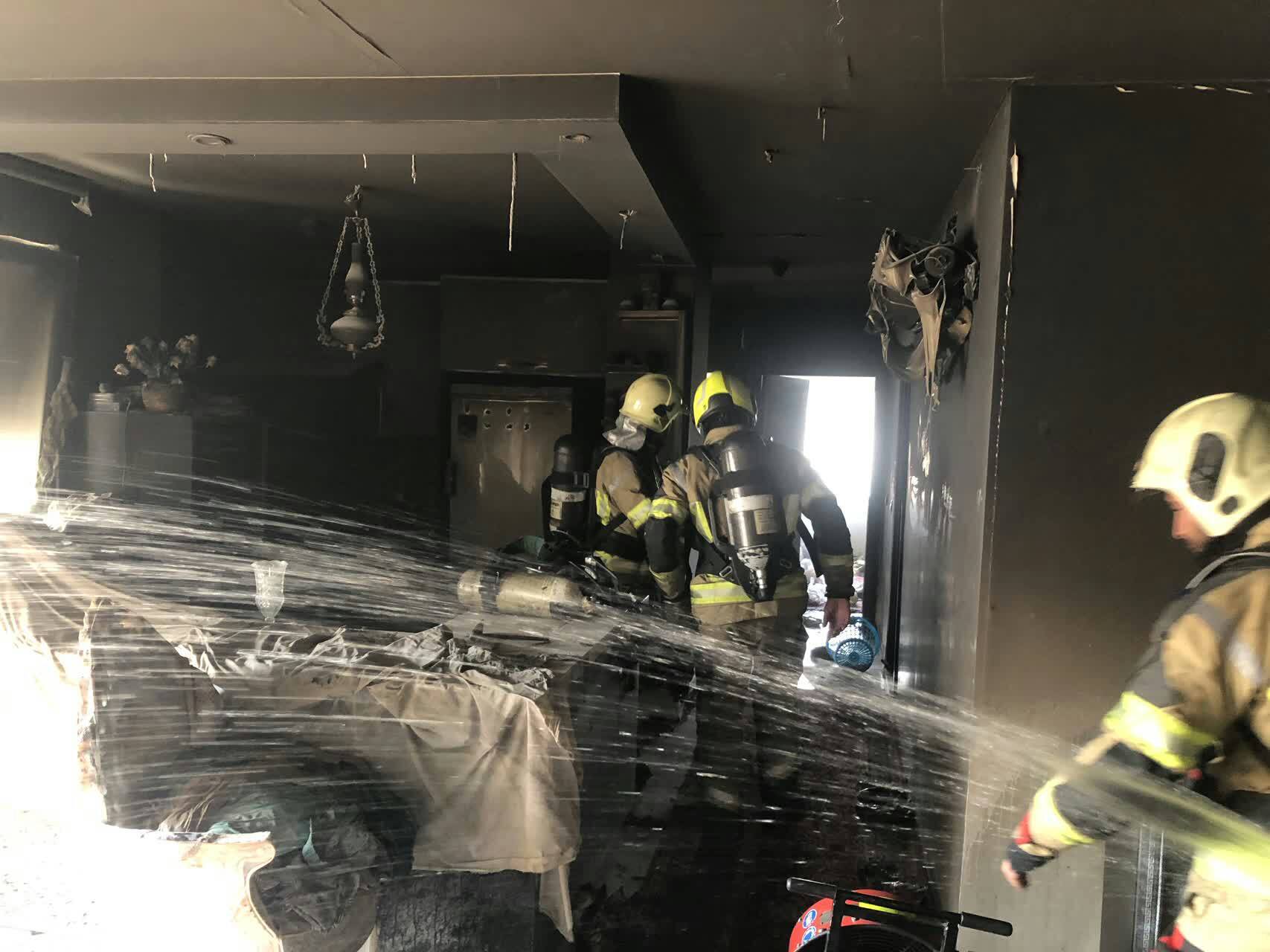 طبقه ۱۹ یک برج مسکونی در چیتگر دچار حریق شد