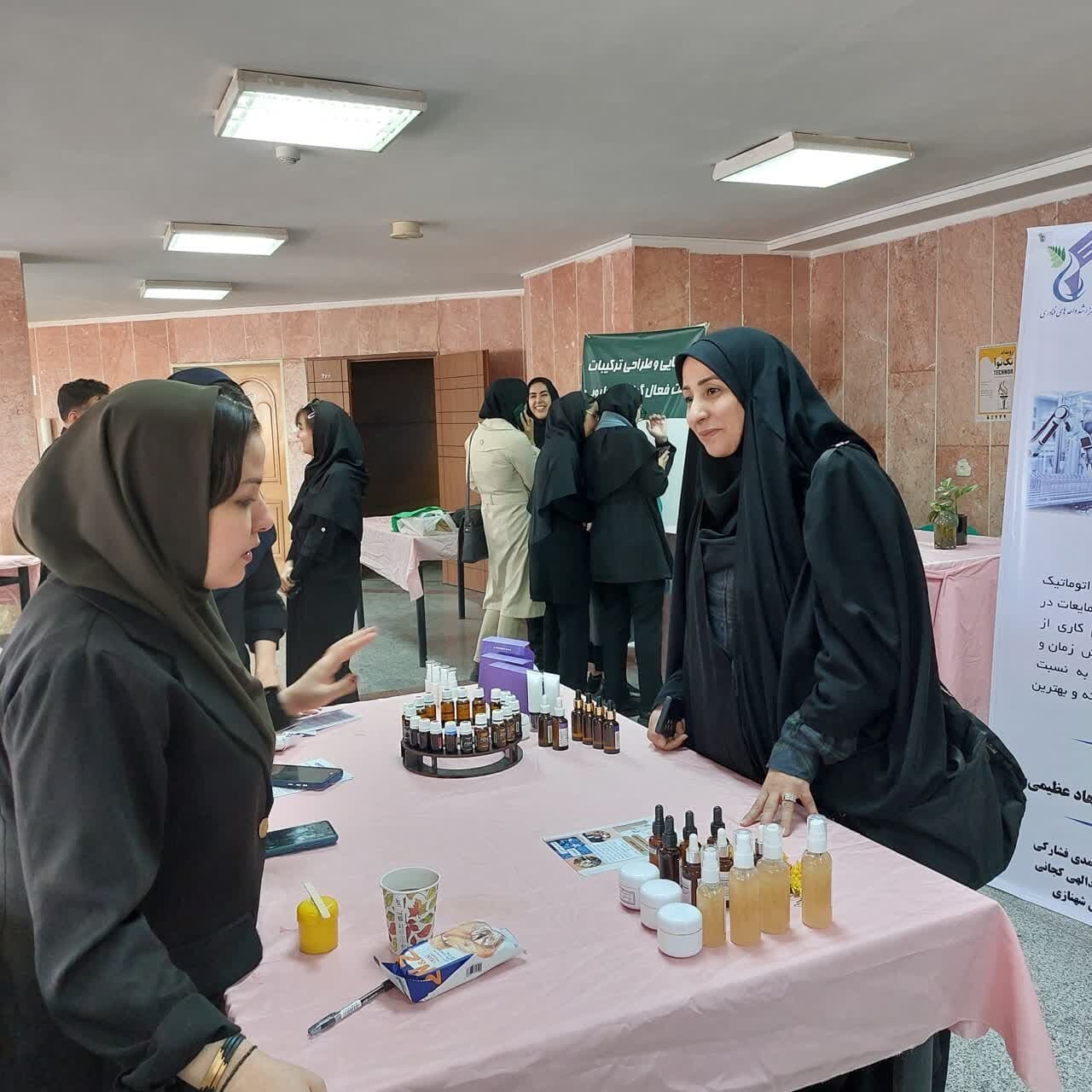 بانوان فرهیخته فناور دانشگاه آزاد اصفهان تجلیل شدند بانوان فرهیخته فناور دانشگاه آزاد اصفهان تجلیل شدند