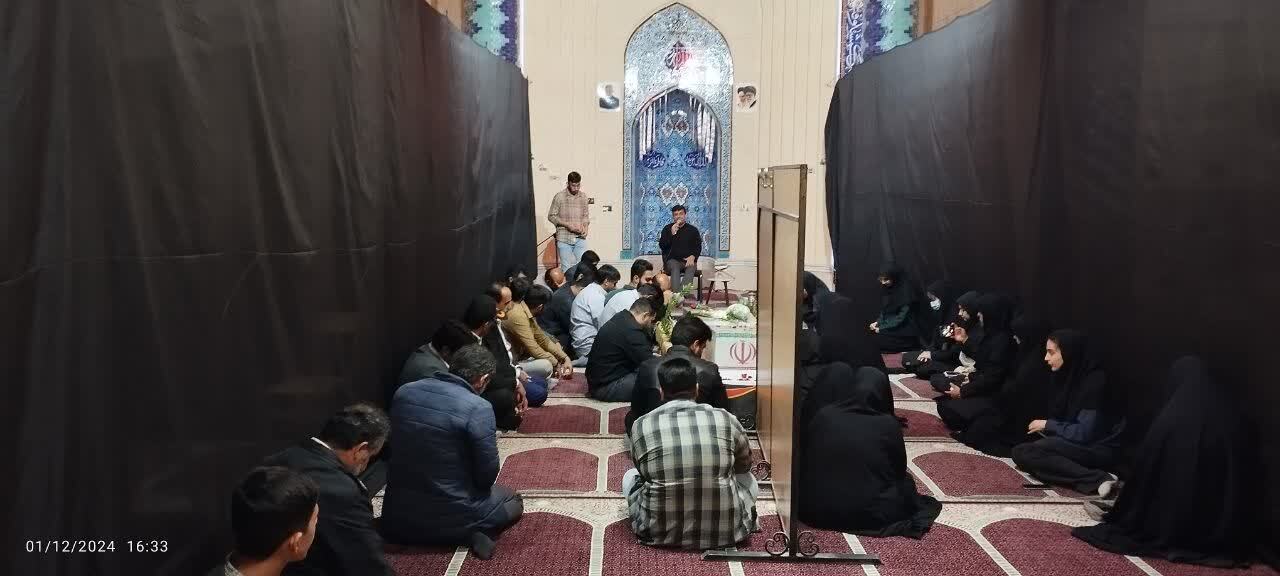 دانشگاه آزاد گچساران حال و هوایی فاطمی گرفت؛ وداع دانشجویان با شهید گمنام دانشگاه آزاد گچساران حال و هوایی فاطمی گرفت؛ وداع دانشجویان با شهید گمنام