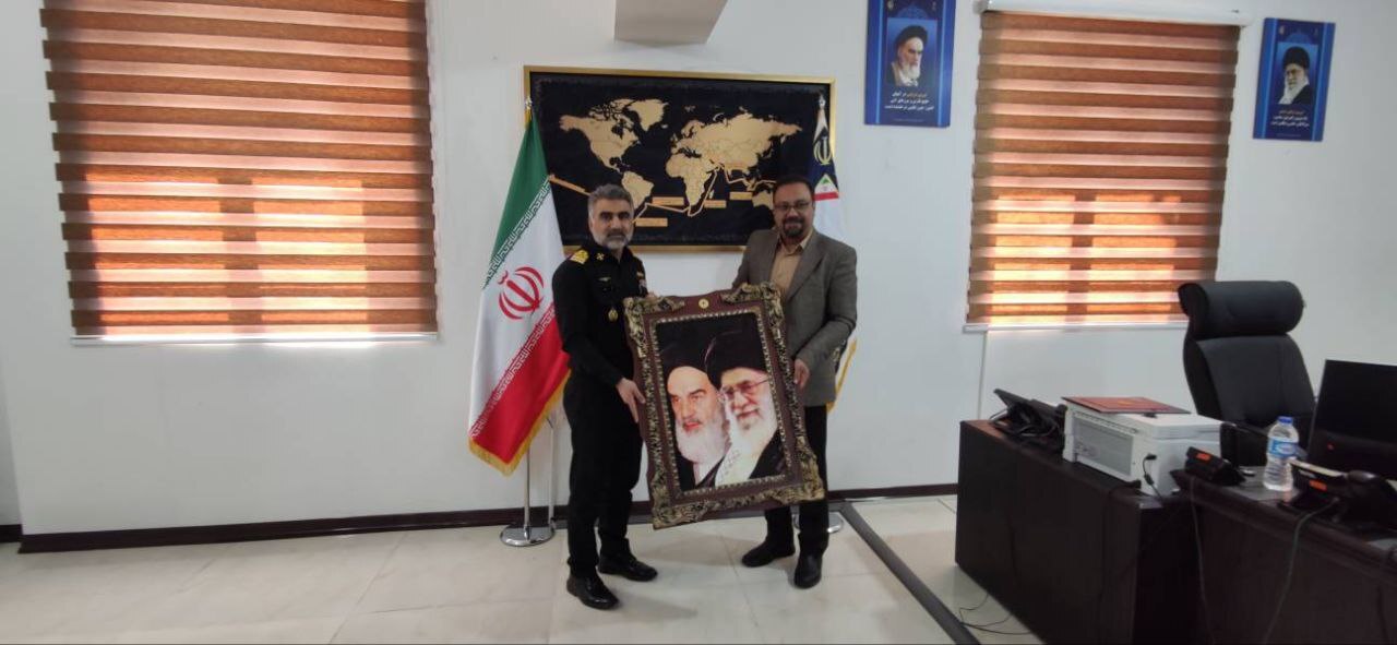 فداکاری دریادلان شجاع ساحل امن را برای مردم ایران رقم زده است فداکاری دریادلان شجاع ساحل امن را برای مردم ایران رقم زده است