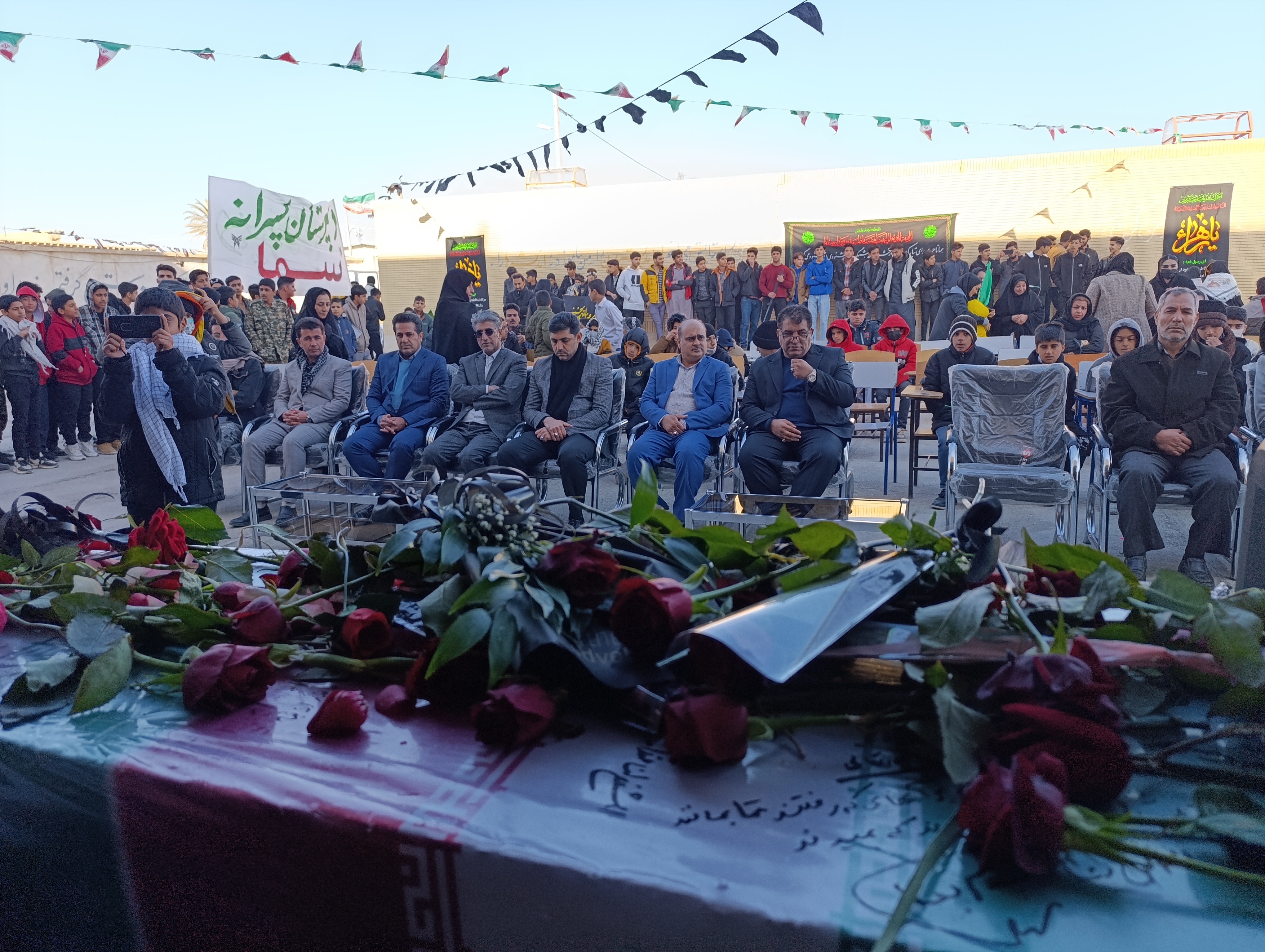 عشق دانشآموزان سیستانی به شهدا؛ گمنامی در عرصه خدمت برای اقتدار نظام الهی باارزش است عشق دانشآموزان سیستانی به شهدا؛ گمنامی در عرصه خدمت برای اقتدار نظام الهی باارزش است