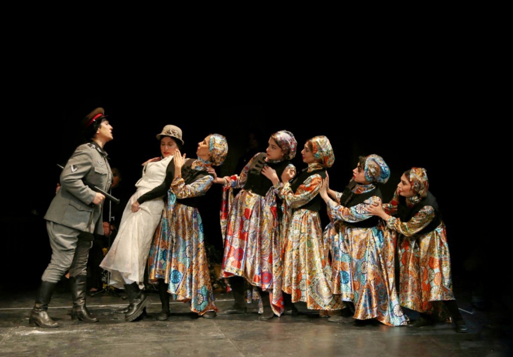 وقتی مفاهیم ضد جنگ استاندارد و غیرشعاری میشوند/«کاتیوشا» با چاشنی طنز وقتی مفاهیم ضد جنگ استاندارد و غیرشعاری میشوند/«کاتیوشا» با چاشنی طنز