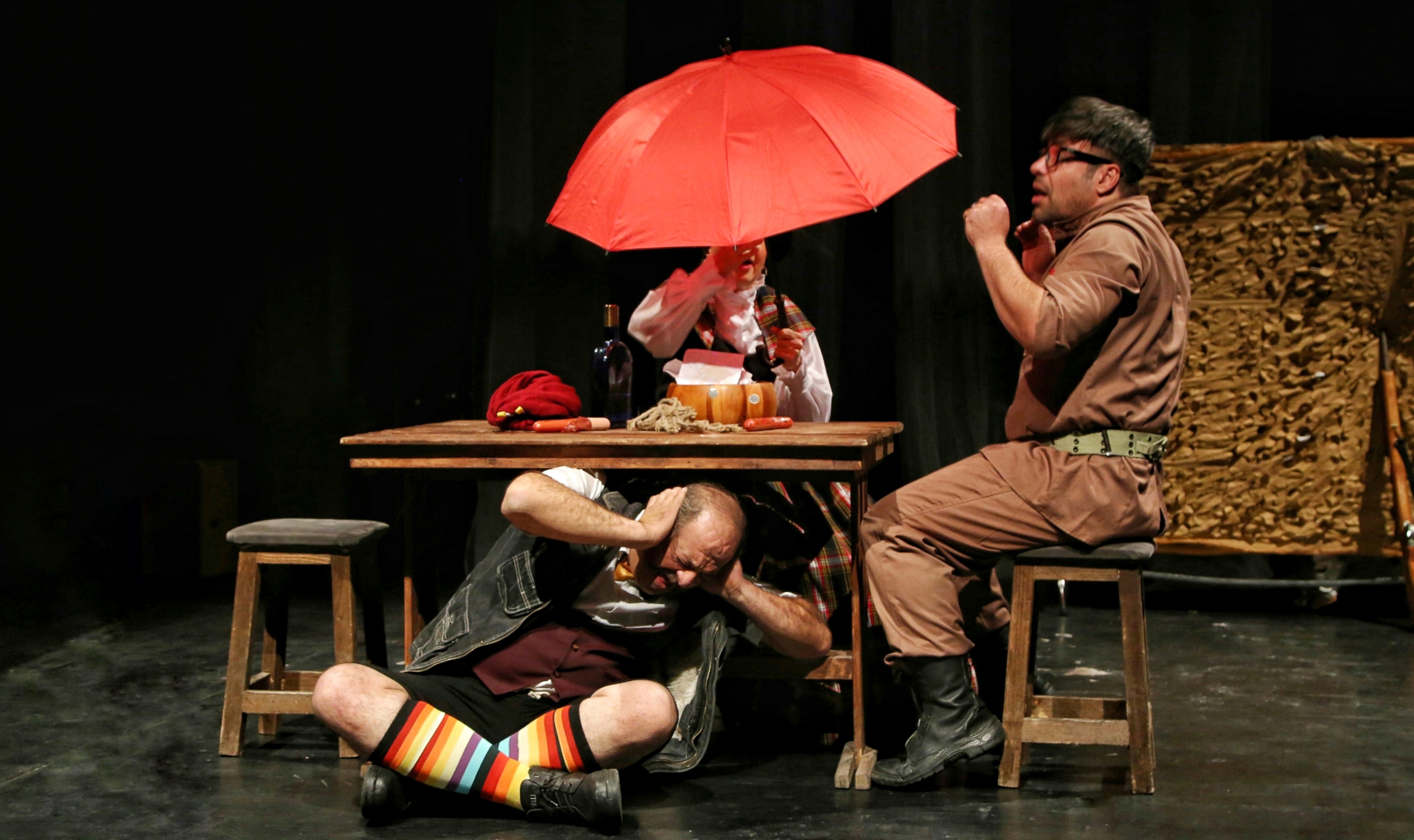 وقتی مفاهیم ضد جنگ استاندارد و غیرشعاری میشوند/«کاتیوشا» با چاشنی طنز وقتی مفاهیم ضد جنگ استاندارد و غیرشعاری میشوند/«کاتیوشا» با چاشنی طنز